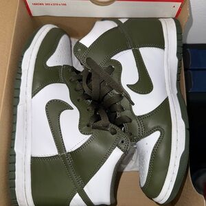 Nike Kids Sneakers in Green and White